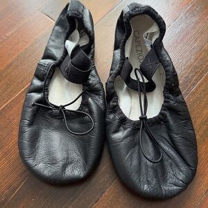 Capezio Black Leather Dance Slippers size 1
